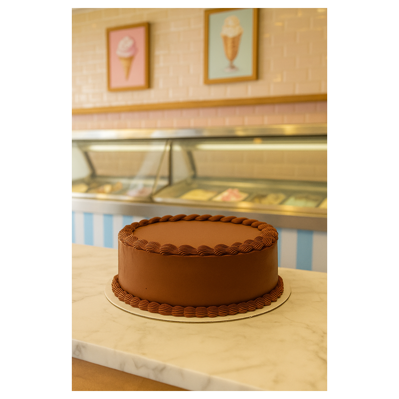Tarta de chocolate con nata, frutos del bosque y ganache